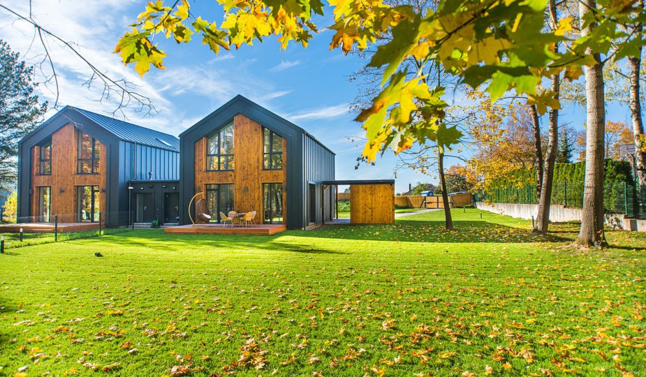 Jardin d'une maison en bois